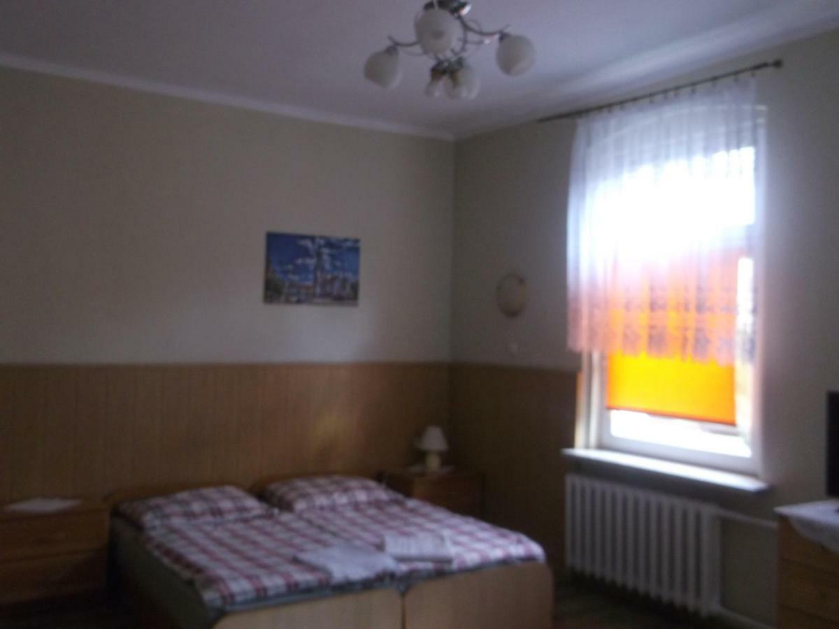 Gosciniec Iwona Hotel Глухолази Екстериор снимка