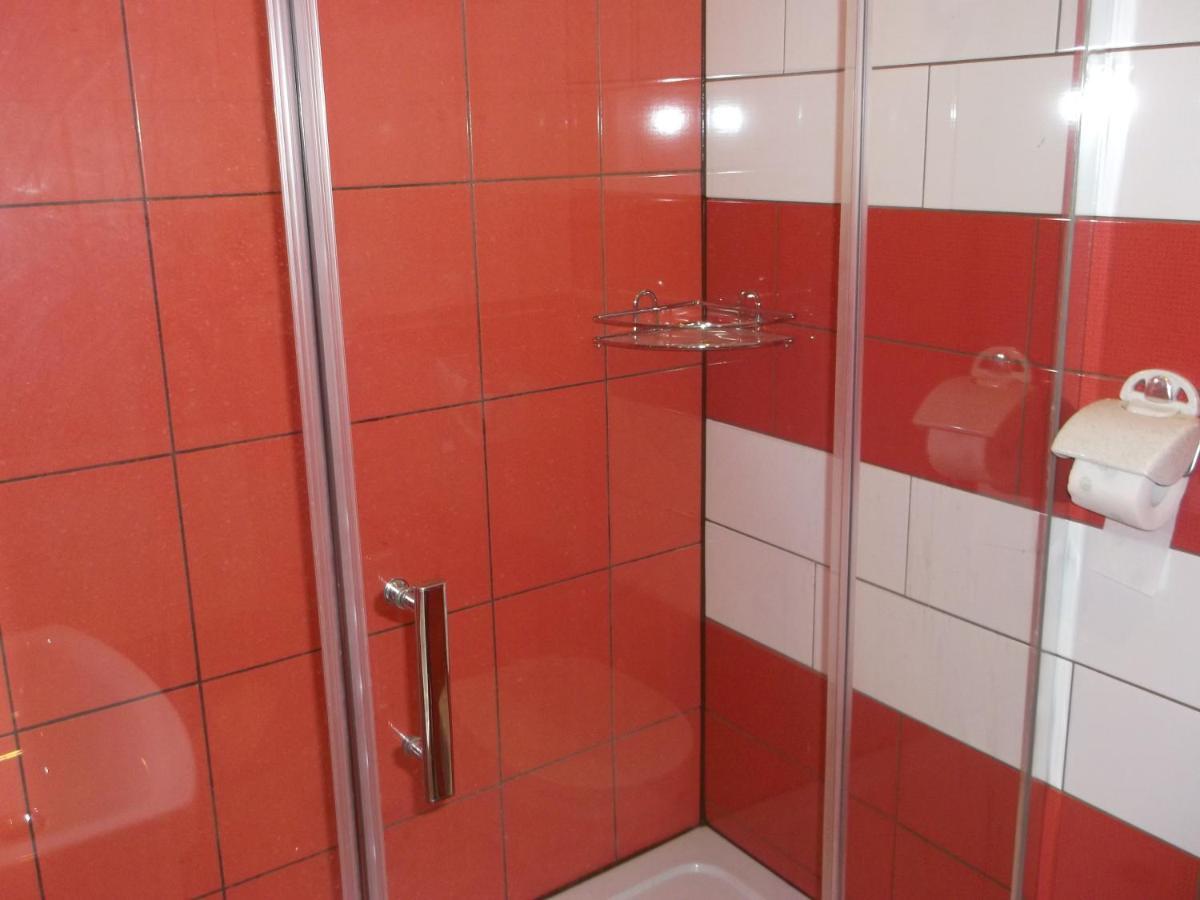 Gosciniec Iwona Hotel Глухолази Екстериор снимка
