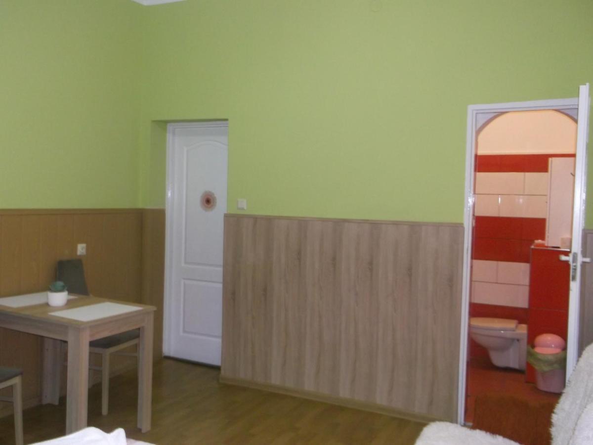 Gosciniec Iwona Hotel Глухолази Екстериор снимка